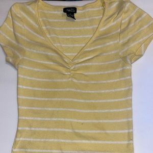 Cute rue21 yellow shirt!